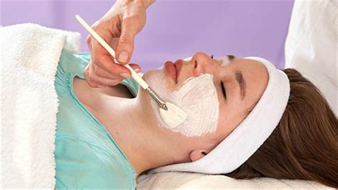 Klinik Tedaviler: Kimyasal Peeling Uygulamaları